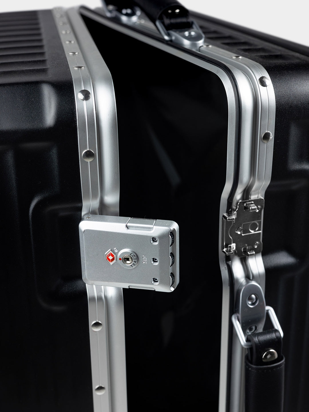 D55 Deluxe Carry-On Luggage