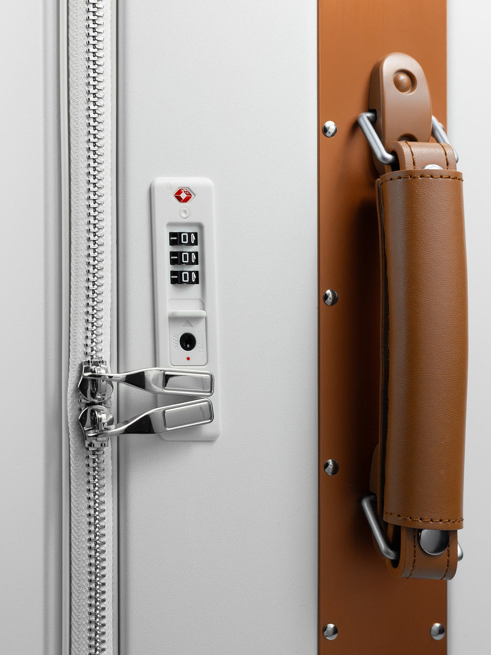 vocier-elevate-e55-lock-side-white