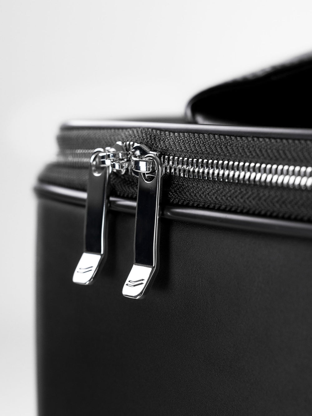 f38 carry on luggage ykk zippers in black leather schwarzes leder