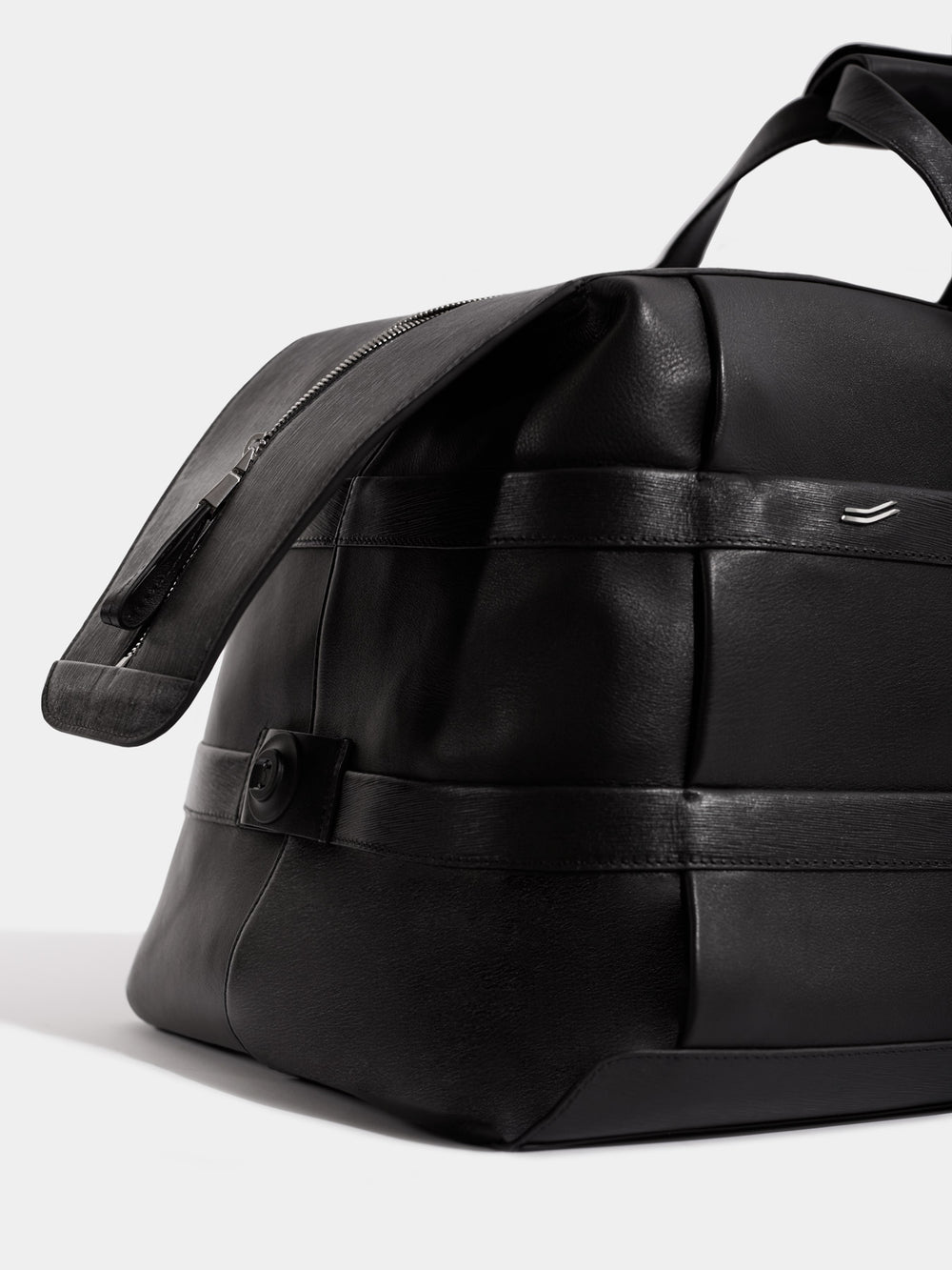 vantage black leather weekender bag details zipper